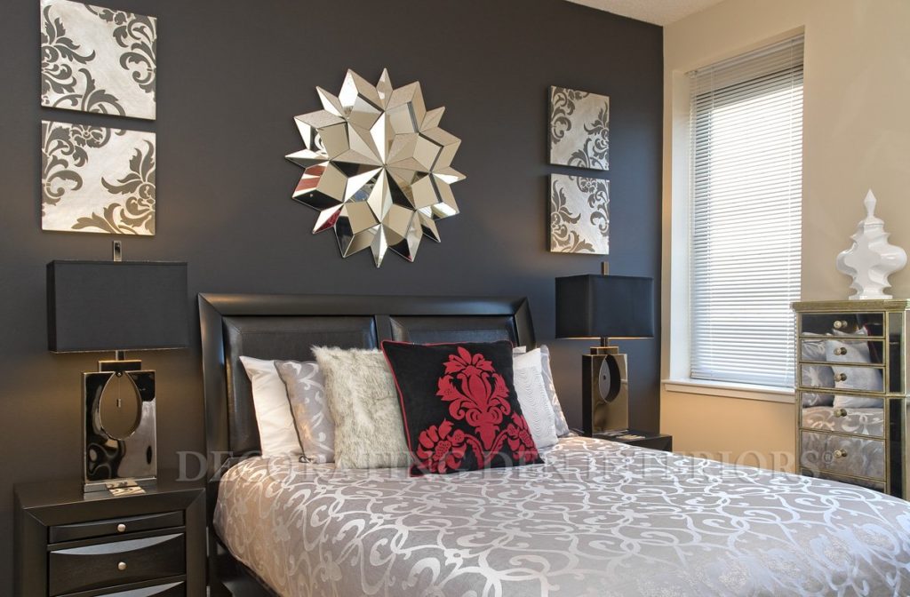 bedroom decor with mirror