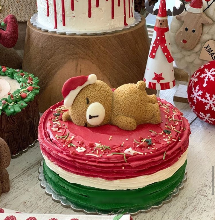 Christmas teddy bear cake