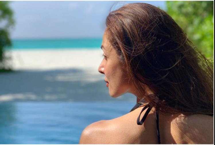 Malaika Arora shared on Instagram such a photo in a bikini she is looking so hot and sexy