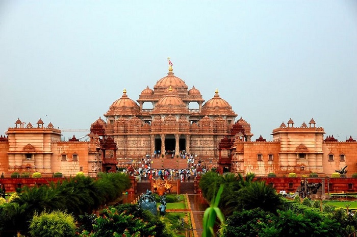 Akshardham Temple Facts: This temple can last for 1000 years, it has 10 doors