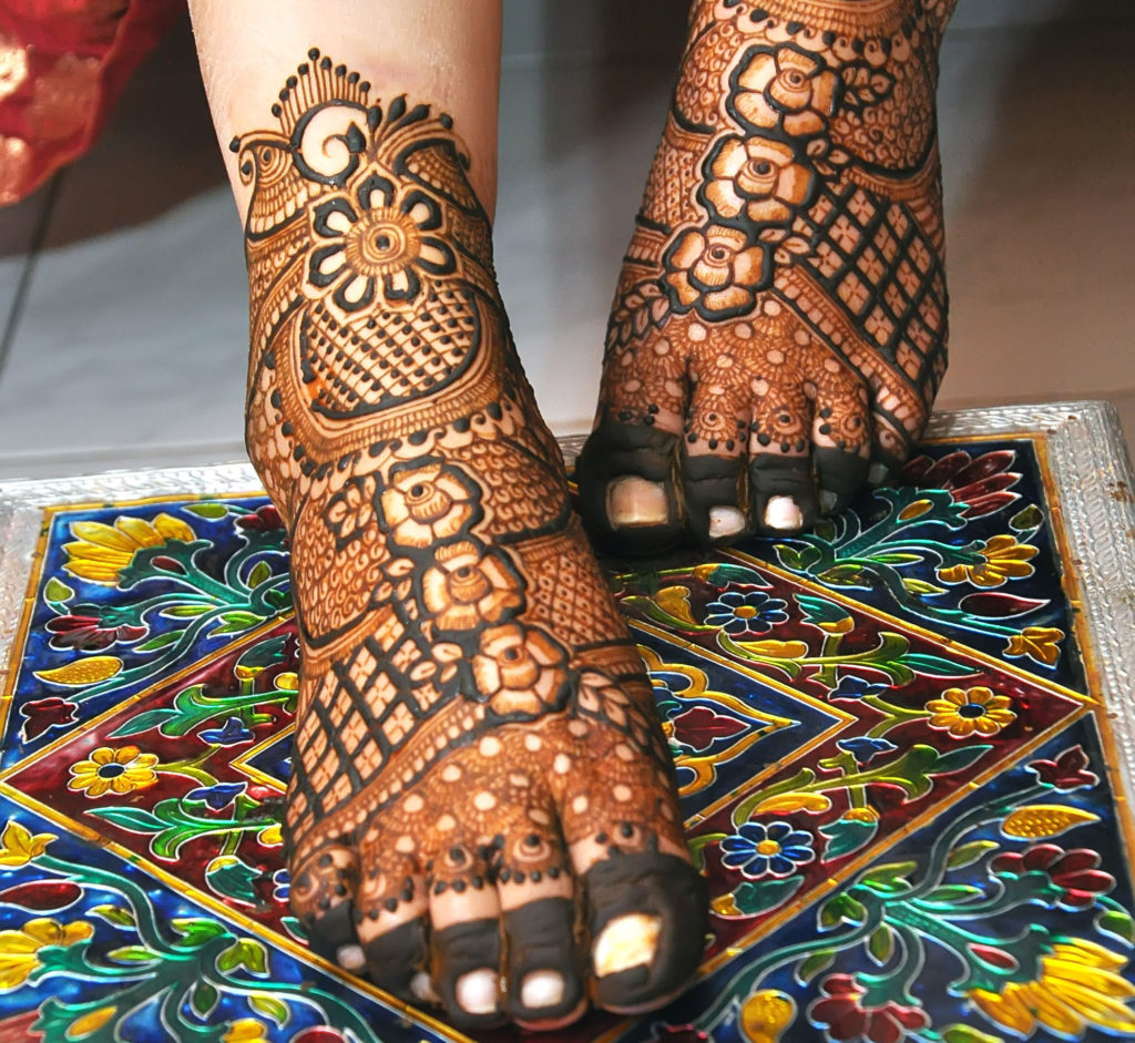 feet jali pattern mehndi design