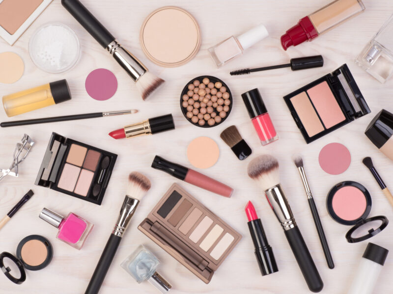 Use Expired Makeup: Does Makeup Become Expired? Do not throw and use this  way MyLargeBox