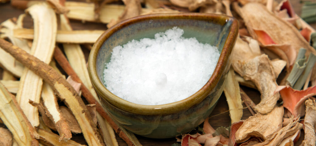 Keep camphor in all rooms of the house