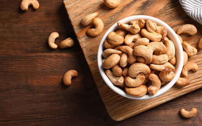 What is the best way to use cashew nuts to help with erectile dysfunction?