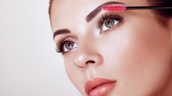 Different Ways to Thicken Up Your Thinning Eyelashes