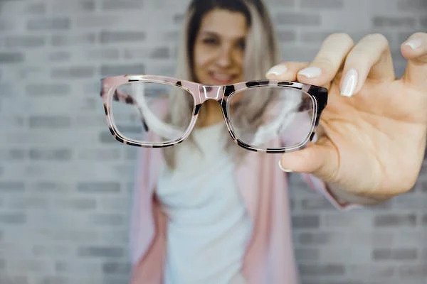 How to Choose the Best Kind of Glasses to Suit Your Face Shape