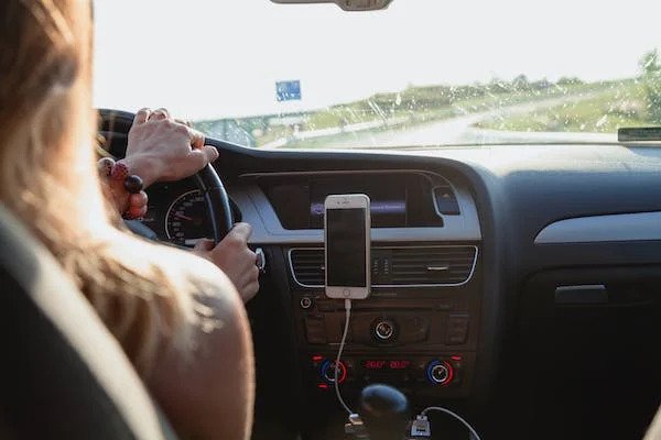 Useful Things Every Woman Should Know About Their Car