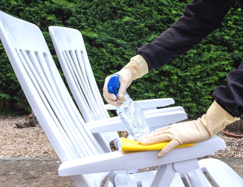 If the plastic chair has become dirty then clean it completely with this 1 remedy