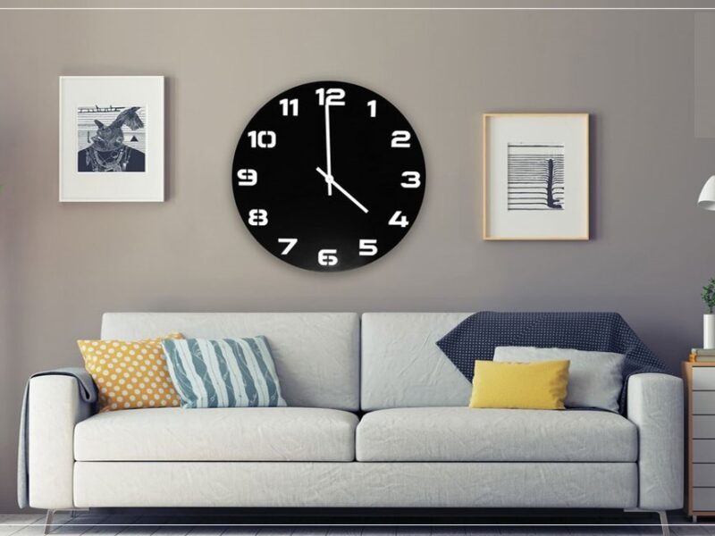 Place the clock in this direction and the relationship will grow sweeter and the environment in the home will improve