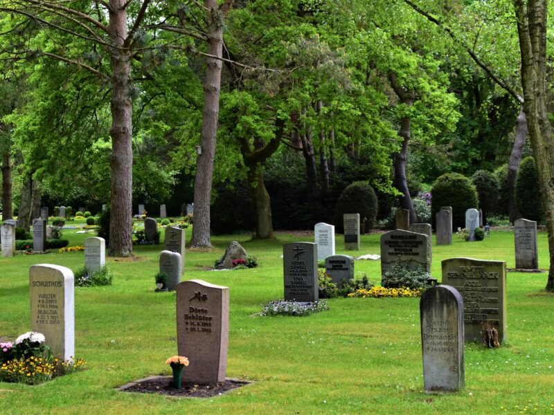 Can Memorial Benches Be Used Substitute To Conventional Headstones