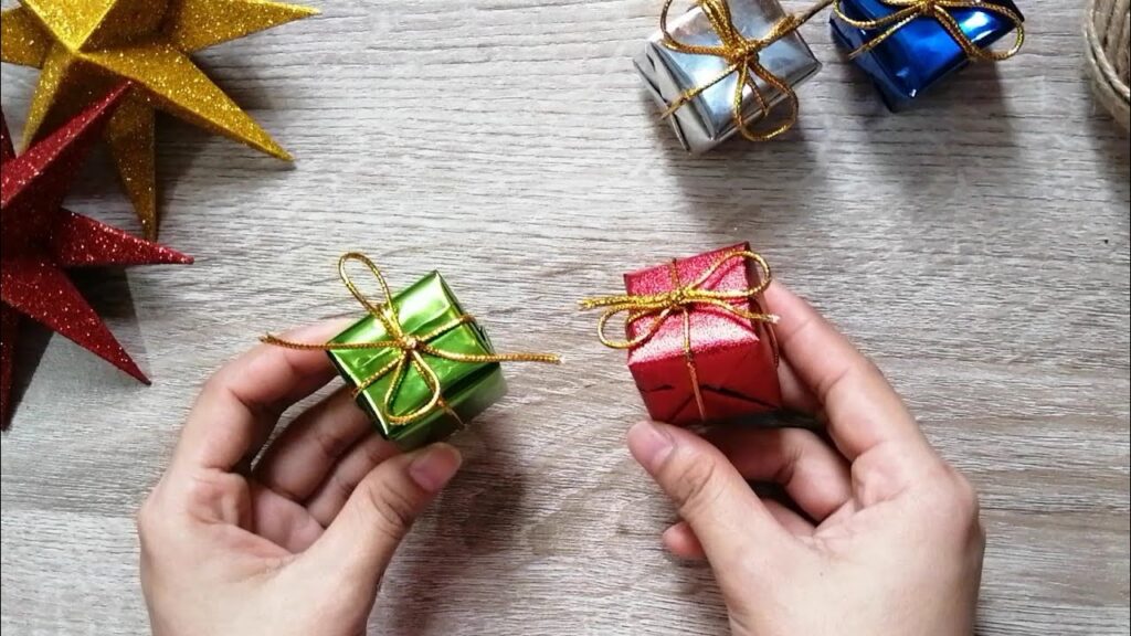 How to make a gift box Christmas